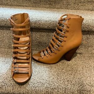 BCBG Alise Smith Heel Toffee 9 - new!